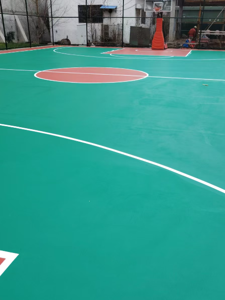 牡丹江 球场长期使用易出现地面开裂